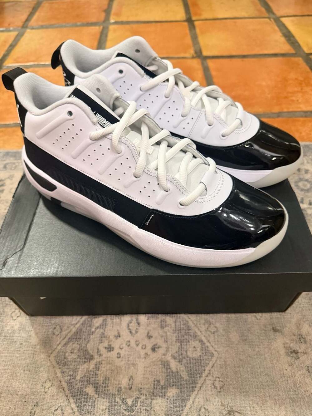 Jordan Max Aura 7 Men's Shoes White/Black/Summit White - Picture 3 of 10